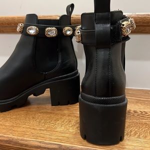 Steve Madden Amulet. 2" block heel; 1" platform
Faceted stones with gold-tone